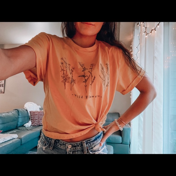 🌸 Wild flowers shirt!! 🌸 - Picture 2 of 2